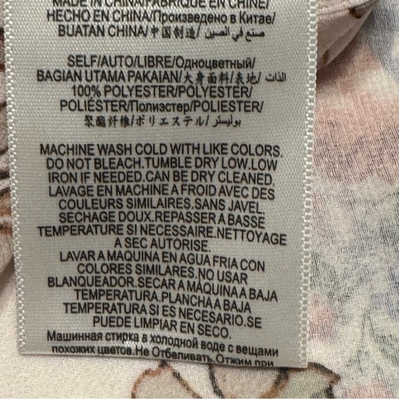 BCBG Maxazria Blouse Size Medium - Picture 5 of 9